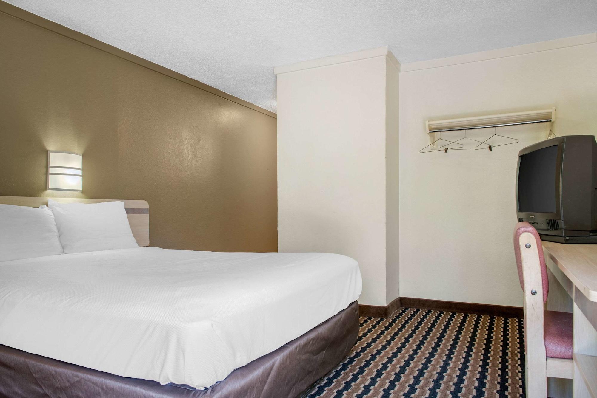 Rodeway Inn Sharonville Eksteriør billede