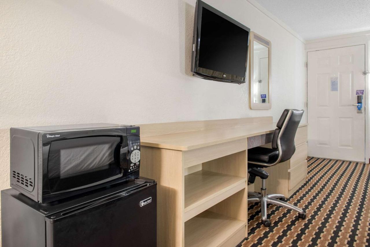 Rodeway Inn Sharonville Eksteriør billede